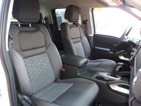 Used 2025 Nissan Frontier SV RWD image 12
