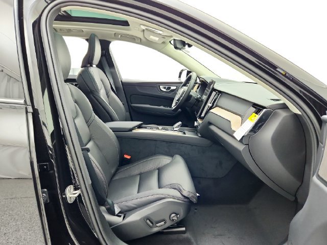 New 2026 Volvo XC60 B5 Ultra w/ Protection Package Premier AWD/4WD image 18
