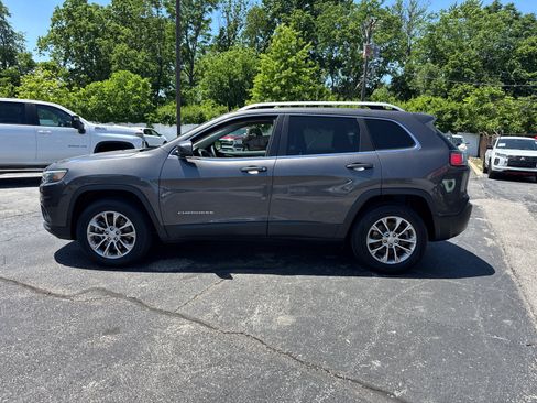 Used 2020 Jeep Cherokee Latitude Plus AWD/4WD image 3