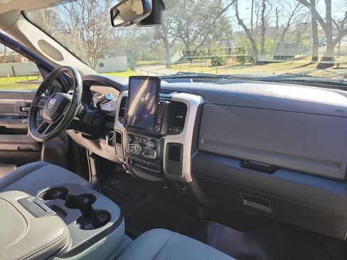 Used 2018 RAM 2500 SLT w/ Luxury Group image 41