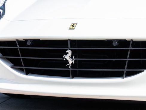 Used 2015 Ferrari California T RWD image 20