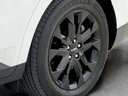 Used 2023 Kia Carnival SX Prestige FWD image 42