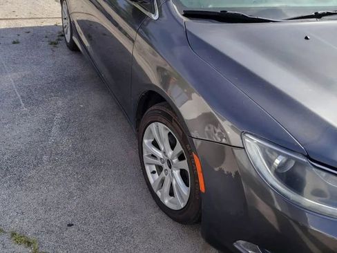 Used 2015 Chrysler 200 Limited w/ Convenience Group FWD image 3