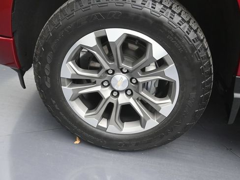 Used 2024 Chevrolet Silverado 1500 High Country w/ Z71 Off-Road Package AWD/4WD image 9