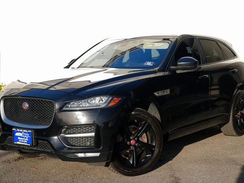 Used 2017 Jaguar F-PACE R-Sport image 2