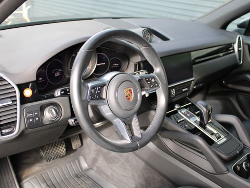 Used 2022 Porsche Cayenne image 4