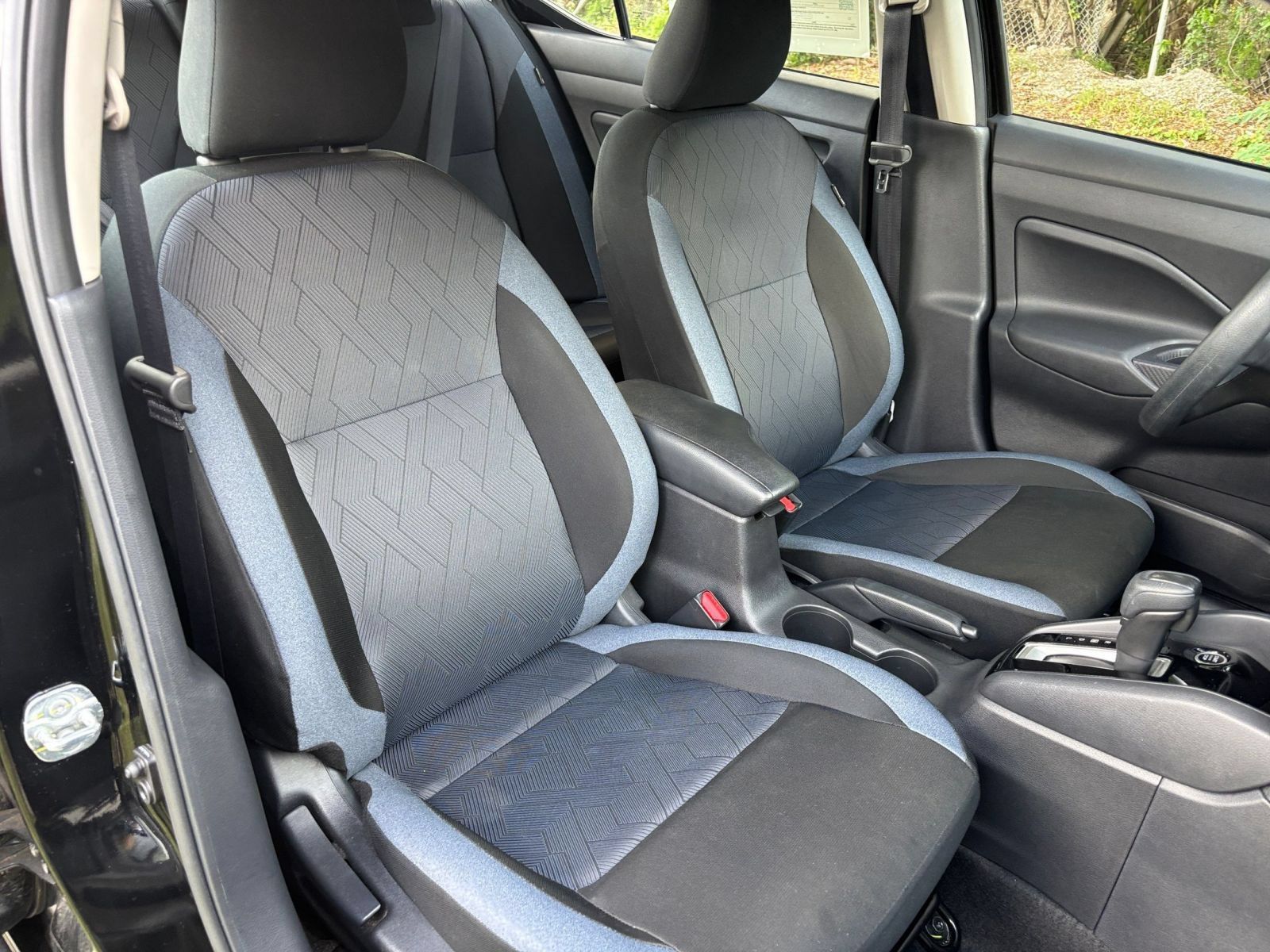 Used 2025 Nissan Versa SV FWD image 33