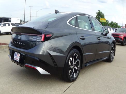 Used 2025 Hyundai Sonata SEL FWD image 6