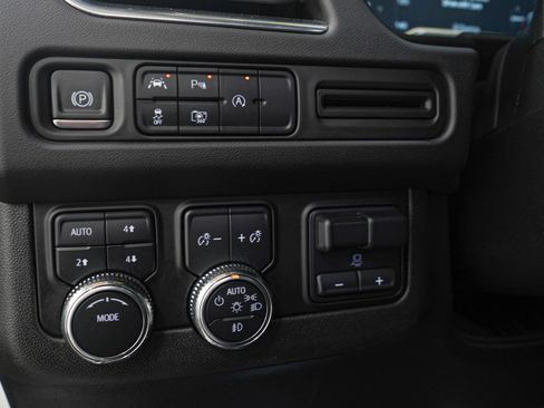 Used 2023 GMC Yukon XL SLT image 29