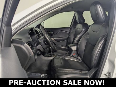 Used 2019 Jeep Cherokee Latitude Plus image 12