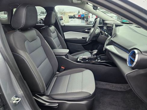 Used 2026 Chevrolet Trax LT image 33