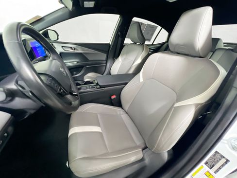Used 2025 Toyota Camry SE FWD image 14