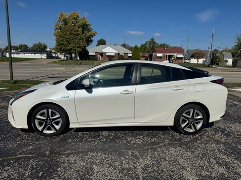 Used 2018 Toyota Prius Three Touring image 5