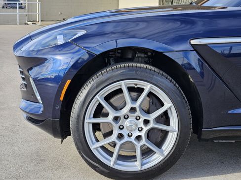 Used 2021 Aston Martin DBX image 12