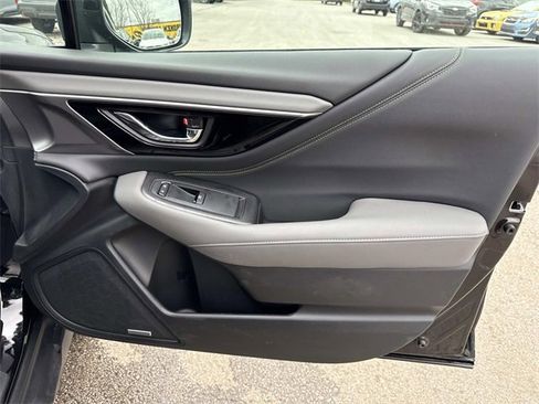 Used 2025 Subaru Outback Onyx Edition image 17