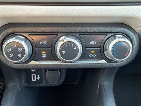 Used 2022 Nissan Versa SV image 21