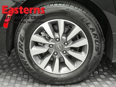 Used 2023 Chrysler Pacifica Touring-L image 28