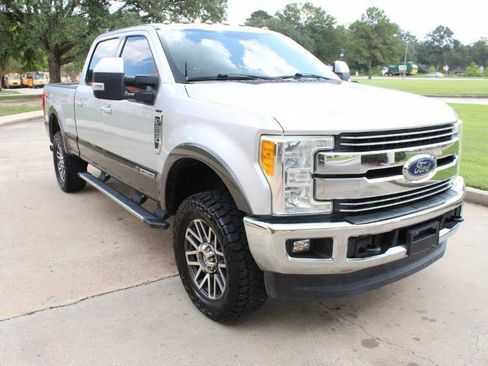 Used 2017 Ford F250 Lariat w/ Lariat Ultimate Package AWD/4WD image 4