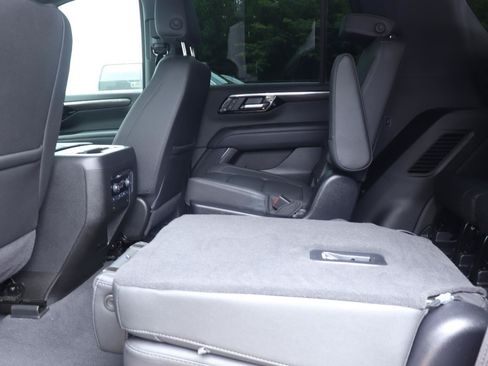 Used 2025 Chevrolet Tahoe Z71 w/ Comfort Package AWD/4WD image 15