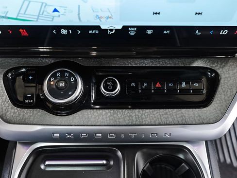 Used 2025 Ford Expedition Tremor AWD/4WD image 16