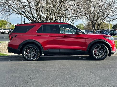 Certified 2025 Ford Explorer ST image 8