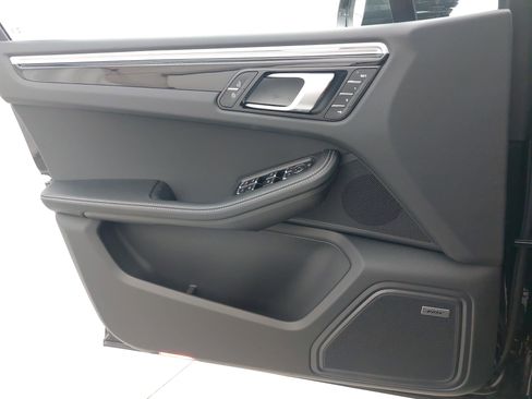 New 2026 Porsche Macan image 29