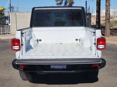 Used 2023 Jeep Gladiator Sport image 27