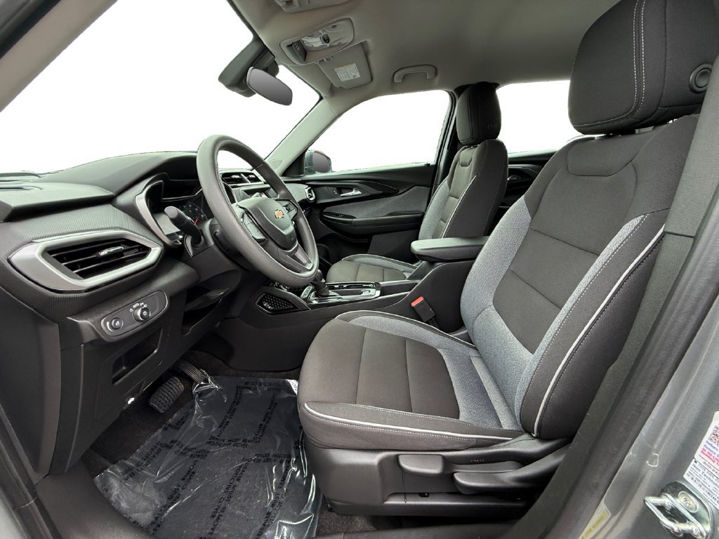 Used 2023 Chevrolet TrailBlazer LS FWD image 9