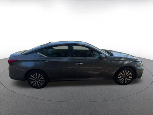 Used 2025 Nissan Altima 2.5 SV FWD image 16