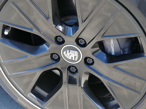 Used 2021 Porsche Taycan image 30