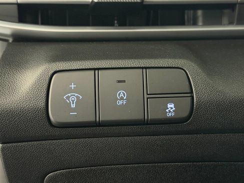 Used 2025 Hyundai Elantra SE FWD image 14