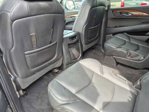 Used 2016 Cadillac Escalade Luxury AWD/4WD image 16