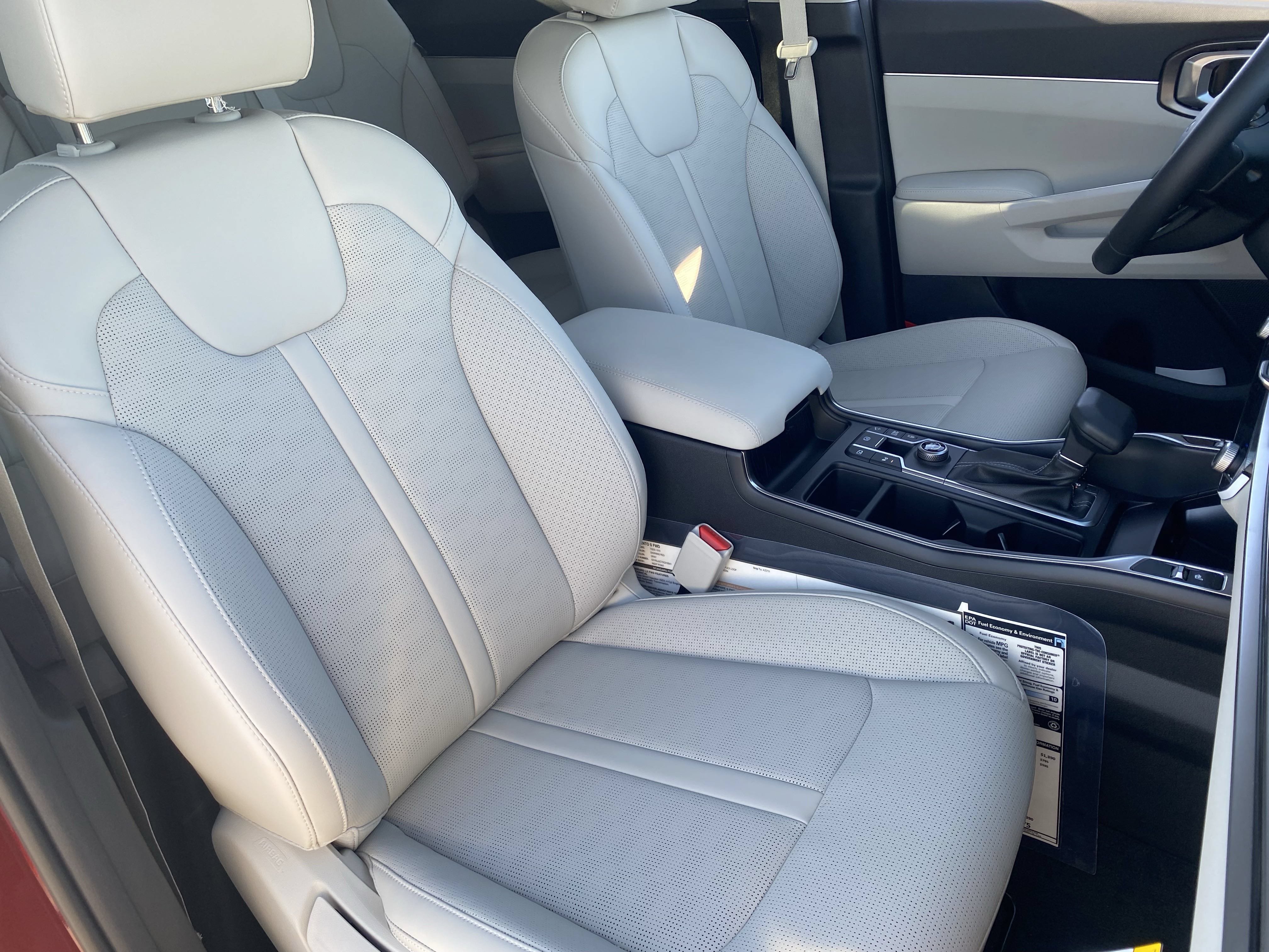 Certified 2025 Kia Sorento S FWD image 9