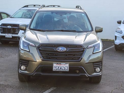Used 2023 Subaru Forester Premium image 2