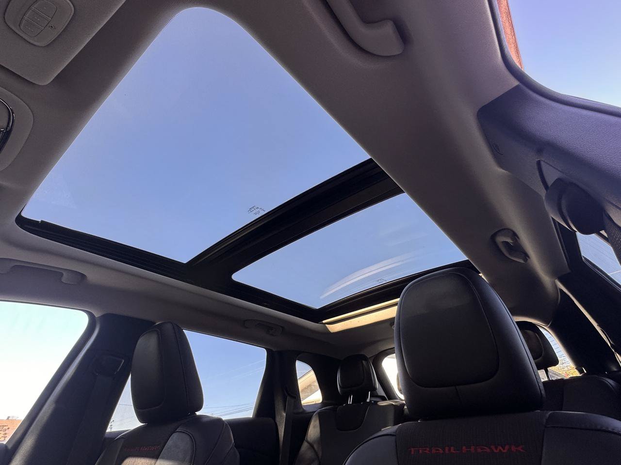Used 2014 Jeep Cherokee Trailhawk w/ Comfort/Convenience Group AWD/4WD image 17
