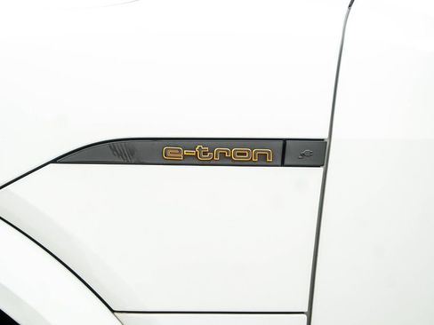 Used 2023 Audi e-tron S Prestige AWD/4WD image 7