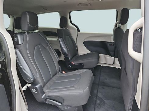 Used 2023 Chrysler Voyager LX image 26