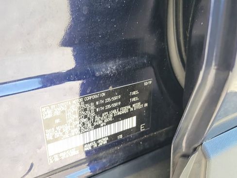 Used 2020 Toyota RAV4 XLE Premium FWD image 29