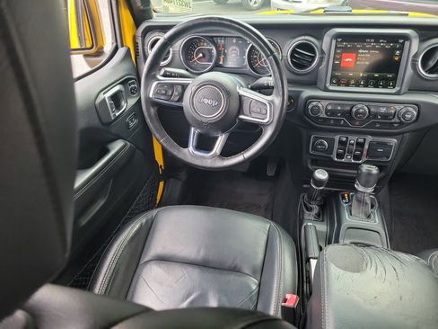 Used 2018 Jeep Wrangler Unlimited Sahara AWD/4WD image 17