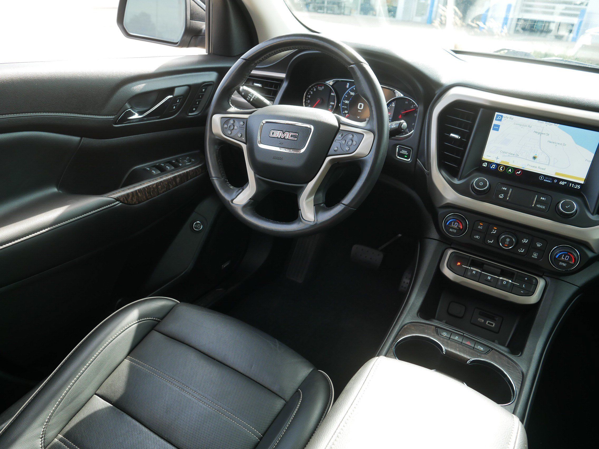 Used 2022 GMC Acadia Denali w/ Trailering Package AWD/4WD image 9