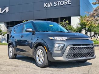 Certified 2022 Kia Soul LX w/ Technology Package image 1