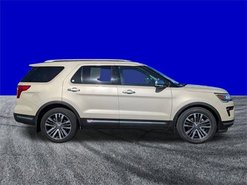 Used 2018 Ford Explorer Platinum image 3