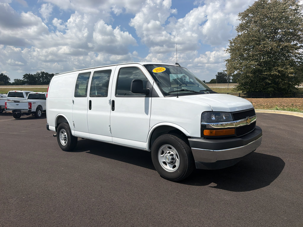 Used 2025 Chevrolet Express 2500 w/ Driver Convenience Package RWD image 3