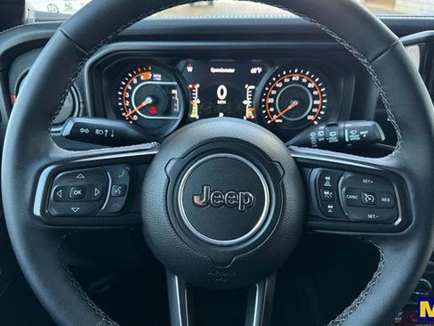 Used 2025 Jeep Wrangler Rubicon image 26