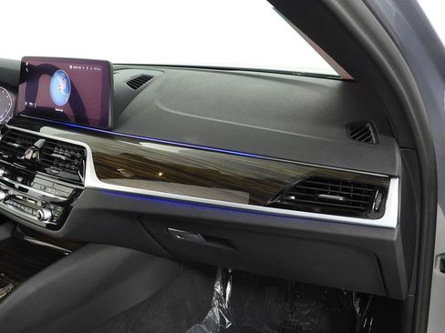 Used 2023 BMW 530i w/ Convenience Package RWD image 14