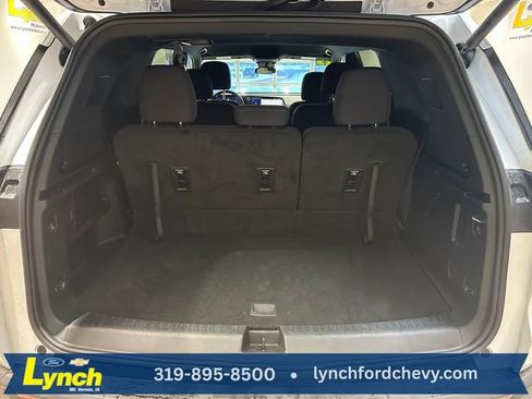 Used 2025 Chevrolet Traverse LT image 20