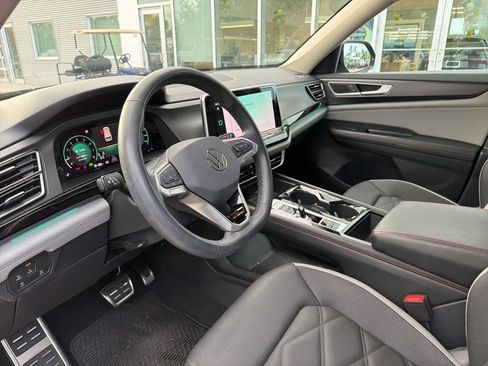 Used 2024 Volkswagen Atlas Peak Edition SEL image 12