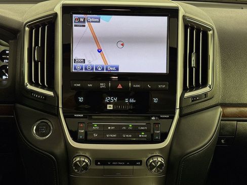 Used 2019 Toyota Land Cruiser image 39