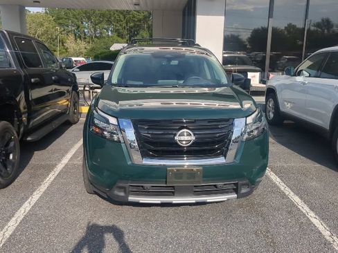 Used 2025 Nissan Pathfinder Platinum AWD/4WD image 3