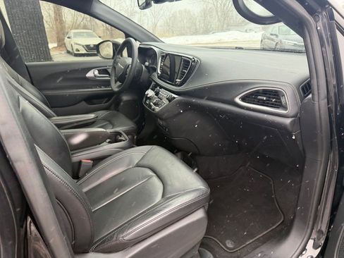 Used 2022 Chrysler Pacifica Touring-L w/ S Appearance Package image 29